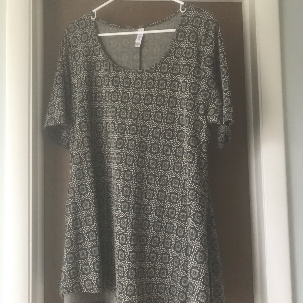 XL Lularoe Perfect T